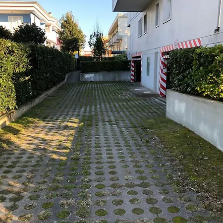 아파트 Flat With Terrace Close To *